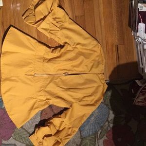 Plunging yellow ballon sleeve peplum top